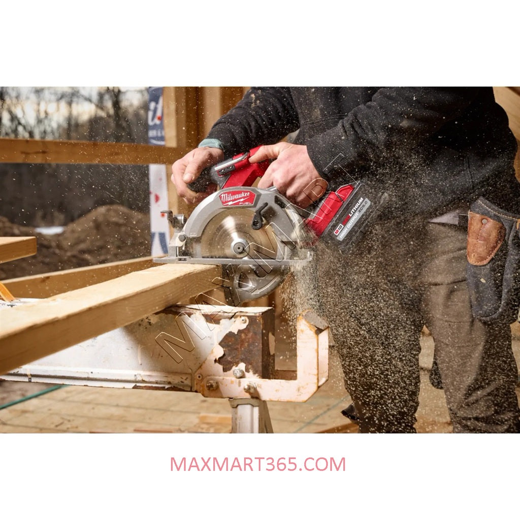 Milwaukee 2833-20 M18 FUEL Brushless Cordless 6-1/2-inch Circular Saw (Tool Only)