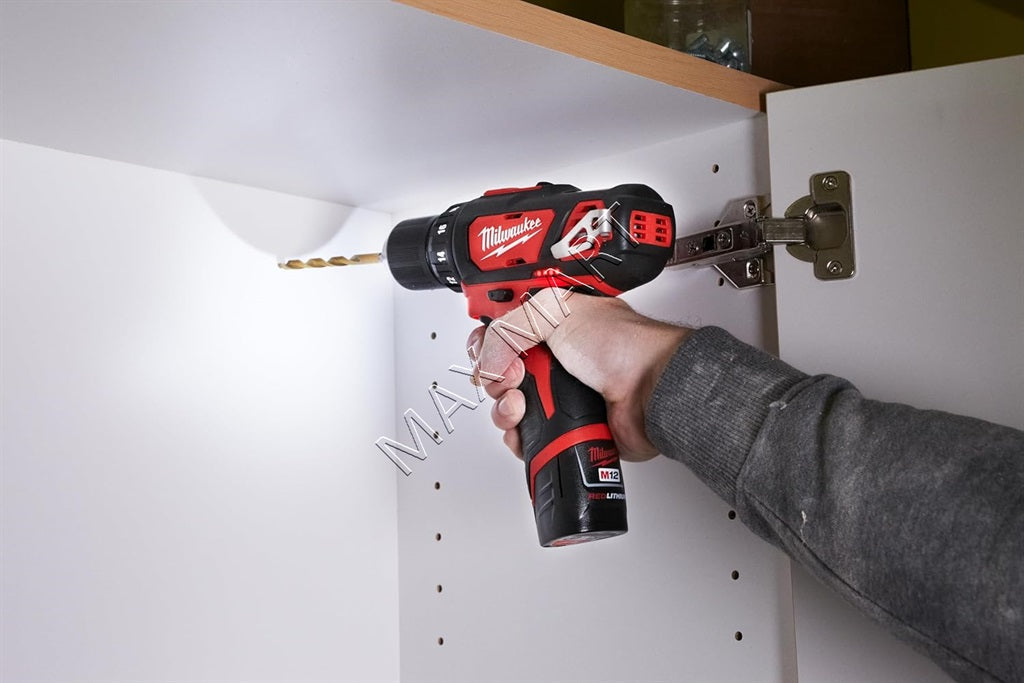Milwaukee 2407-20 M12 12V Cordless 3/8-inch Drill/Driver (Tool Only)