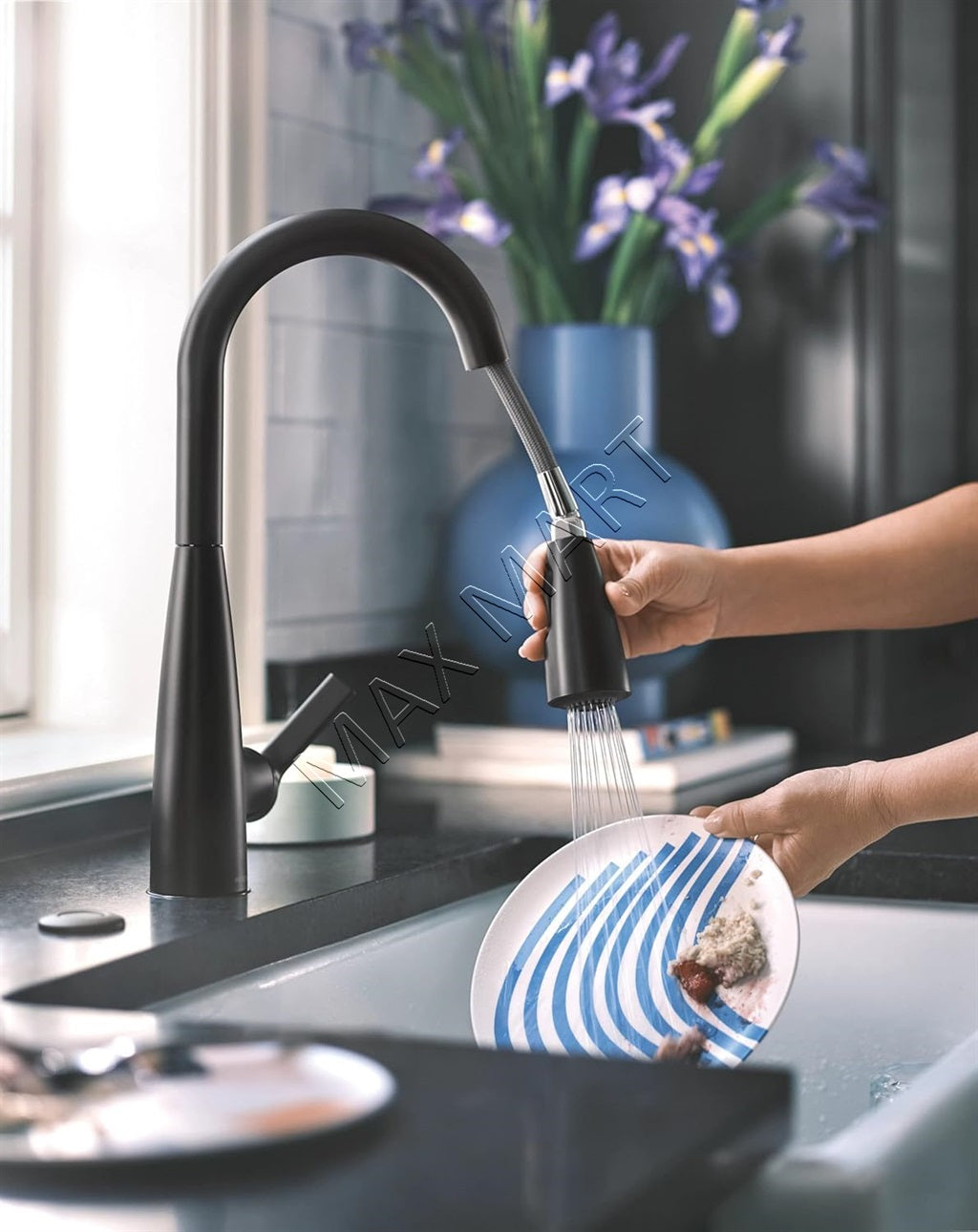 MOEN Haelyn 87627BL Pull-Down Sprayer Kitchen Faucet with Soap Dispenser - Matte Black